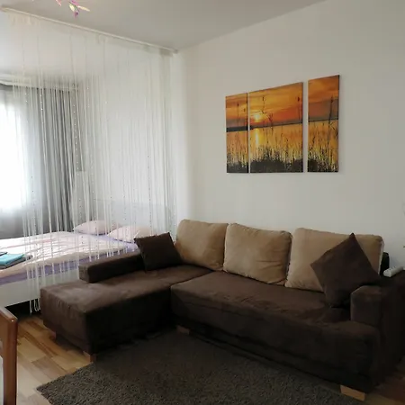 Apartment Freyova 25