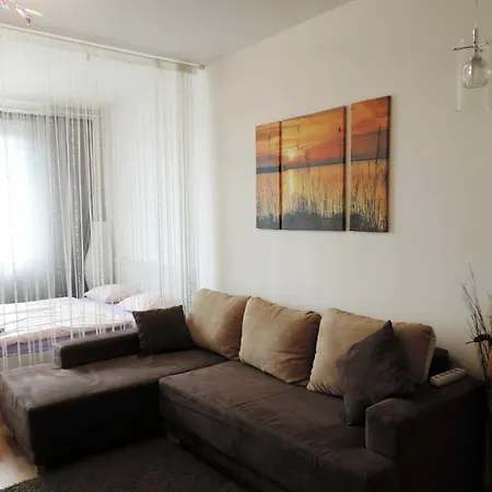 Apartment Apartment Freyova 25